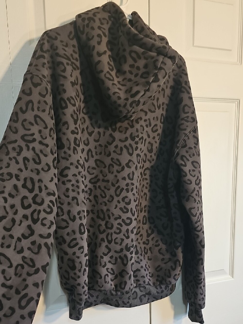 Comfrt Gray Leopard Print Hoodie Sweater - Picture 4 of 5